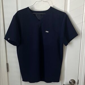 Figs men’s scrub top